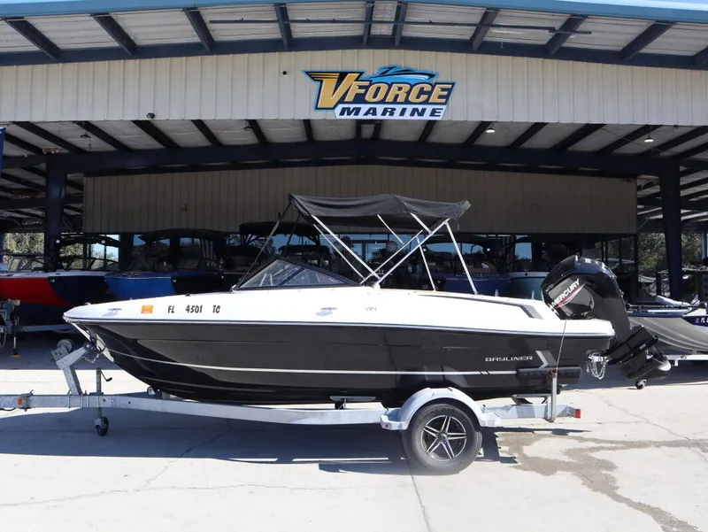 The Image of Bayliner VR4 Bowrider Outboard 2022 - 1