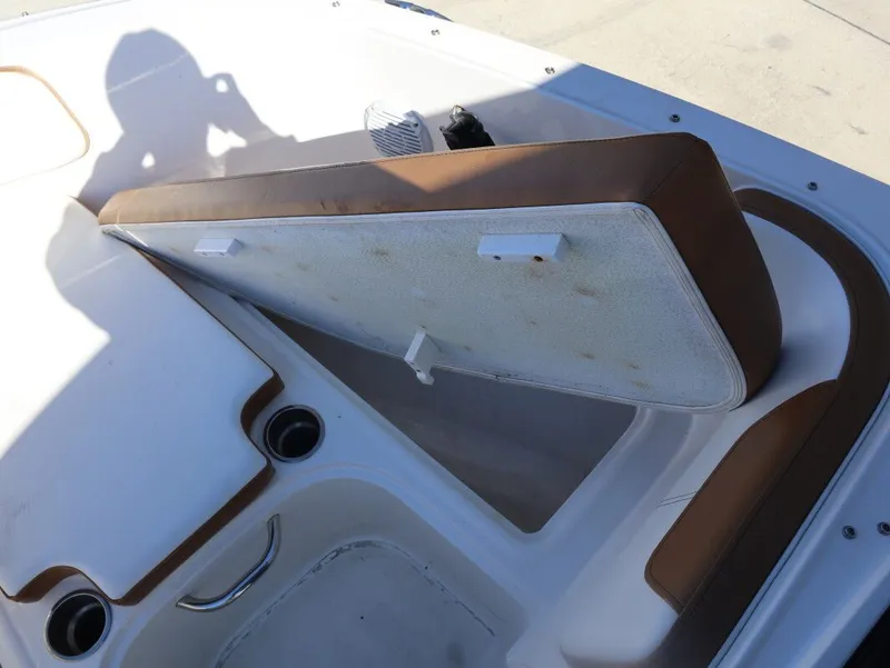 Slide: The Image of Bayliner VR4 Bowrider Outboard 2022 - 14