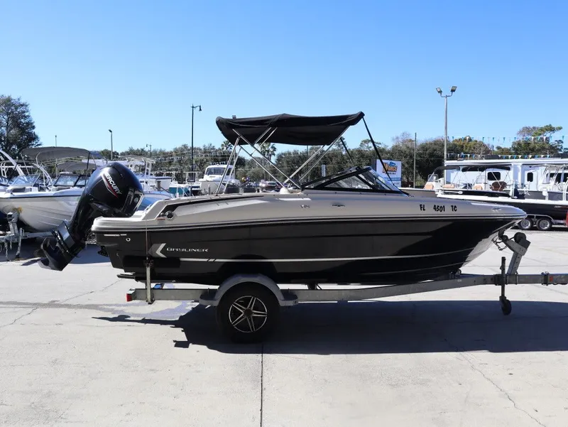 Slide: The Image of Bayliner VR4 Bowrider Outboard 2022 - 3