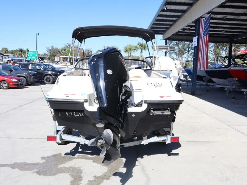 Slide: The Image of Bayliner VR4 Bowrider Outboard 2022 - 7