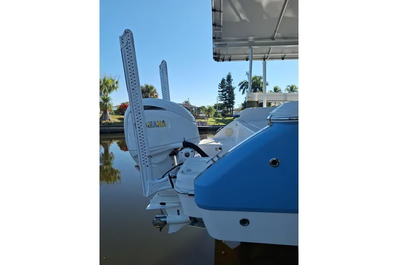 Slide: The Image of 2024 Robalo R232 Explorer boat propeller and trailer, displayed at a sale event. - 4
