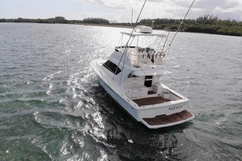 Slide: The Image of 1999 Wellcraft 400 Coastal yacht cruising on a sunny day, surrounded by calm waters. - 22