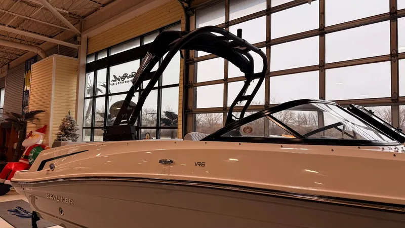 Slide: The Image of Bayliner VR6 2026 - 13