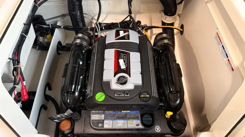 Slide: The Image of Bayliner VR6 2026 - 16