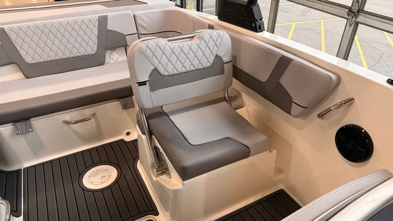 Slide: The Image of Bayliner VR6 2026 - 17