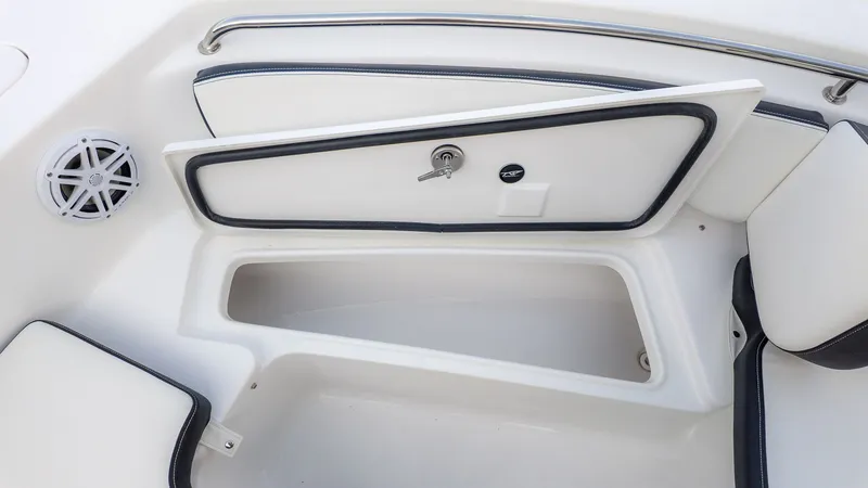 Slide: The Image of Tidewater 198 CC Adventure 2026 - 21