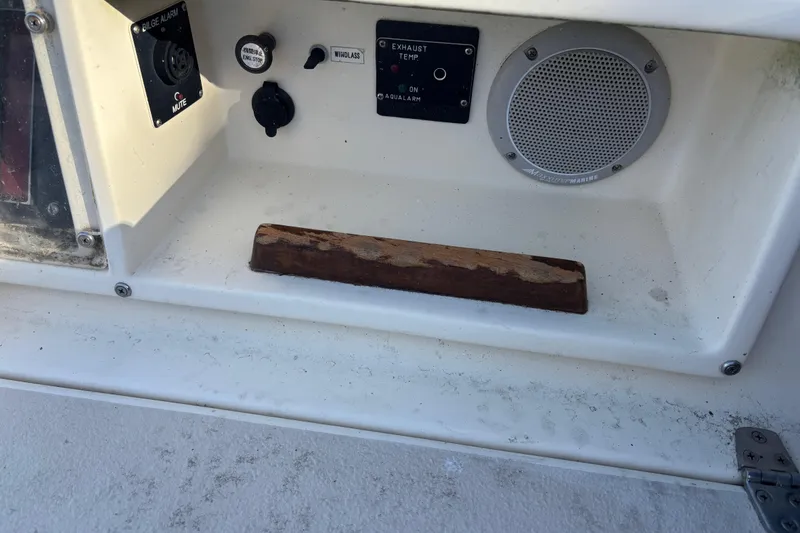 Slide: The Image of Control panel of a 1997 Caliber 40LRC boat with speaker and switches. - 9