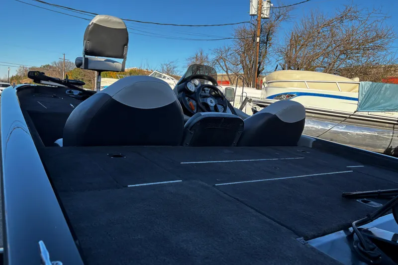 Slide: The Image of 2014 Bass Tracker PRO TEAM 175 TXW boat at lakeside dock. - 26