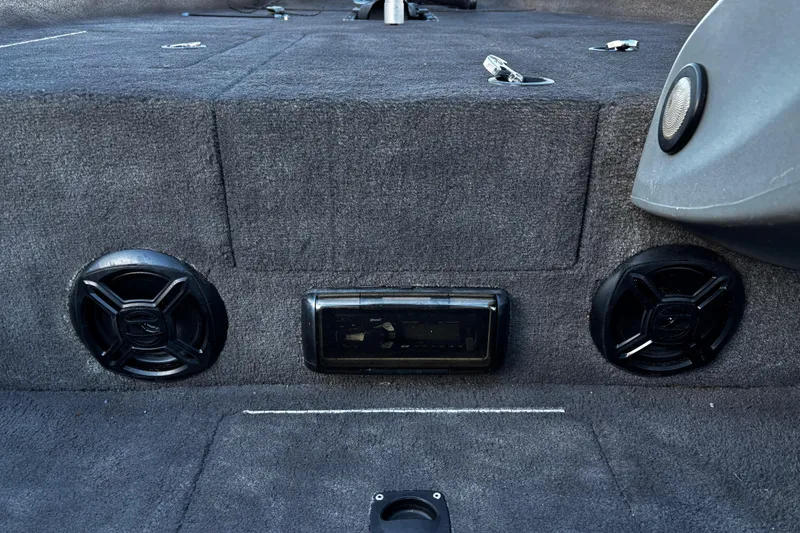 Slide: The Image of Bar graph showing engine RPM range and hours for 2014 Bass Tracker PRO TEAM 175 TXW. - 41