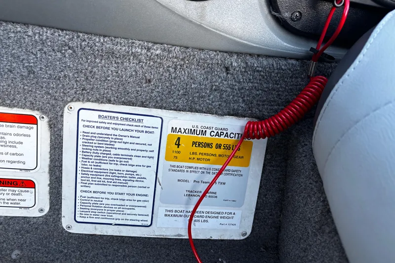 Slide: The Image of 2014 Bass Tracker PRO TEAM 175 TXW engine RPM history display, showing total hours and RPM range. - 42