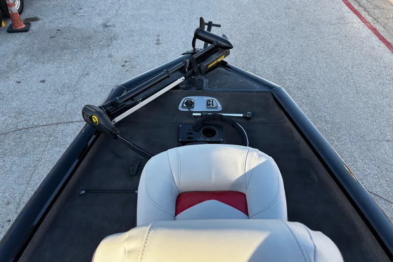 Slide: The Image of Lowrance X-4 Pro fishfinder on 2014 Bass Tracker PRO TEAM 175 TXW boat. - 47