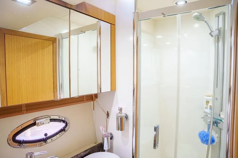 Slide: The Image of Luxurious interior of 2013 Sunseeker Portafino yacht with TV and modern furnishings. - 65