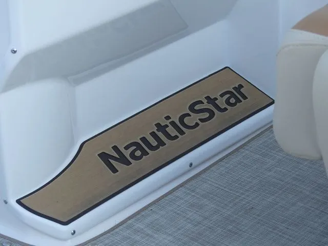 Slide: The Image of NauticStar 203 SC 2023 - 15