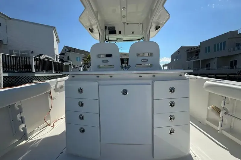 Slide: The Image of 2011 Everglades 325 Center Console 4 - 4
