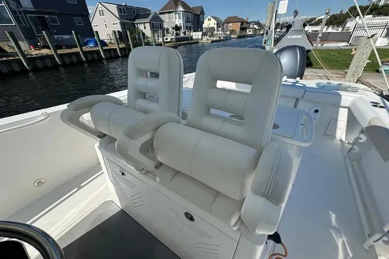 Slide: The Image of 2011 Everglades 325 Center Console 7 - 7