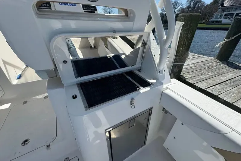 Slide: The Image of 2014 Edgewater 280 CX 12 - 12