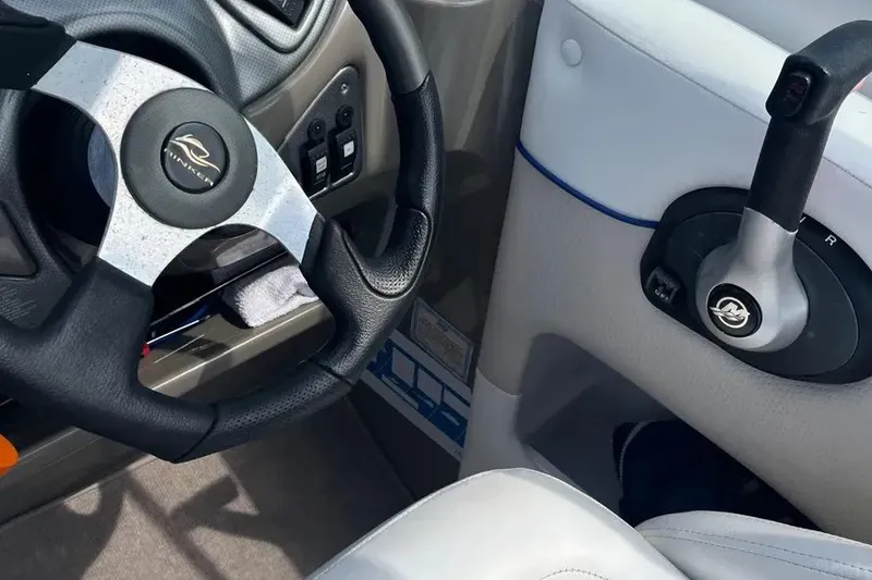 Slide: The Image of 2008 Rinker 246 Captiva Bowrider 7 - 7