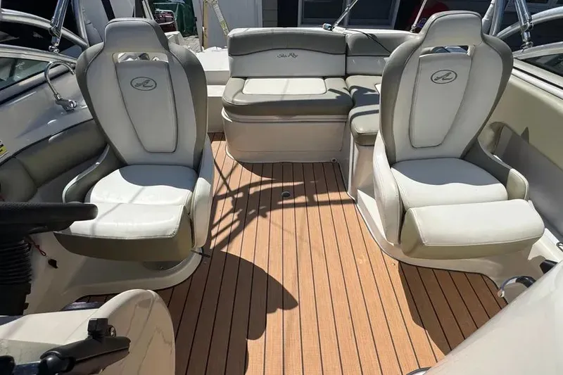 Slide: The Image of 2007 Sea Ray 220 Sundeck 10 - 10