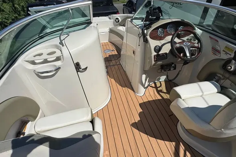 Slide: The Image of 2007 Sea Ray 220 Sundeck 11 - 11