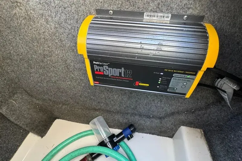 Slide: The Image of 2007 Sea Ray 220 Sundeck 16 - 16