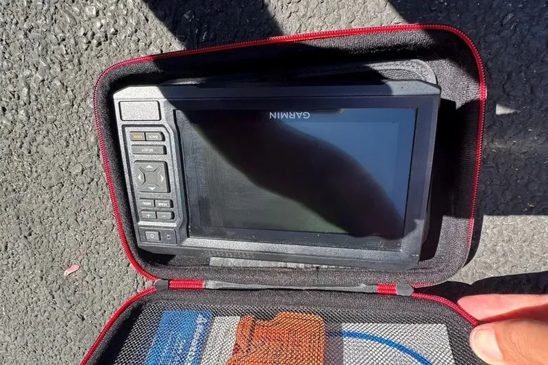 Slide: The Image of 2007 Sea Ray 220 Sundeck 17 - 17