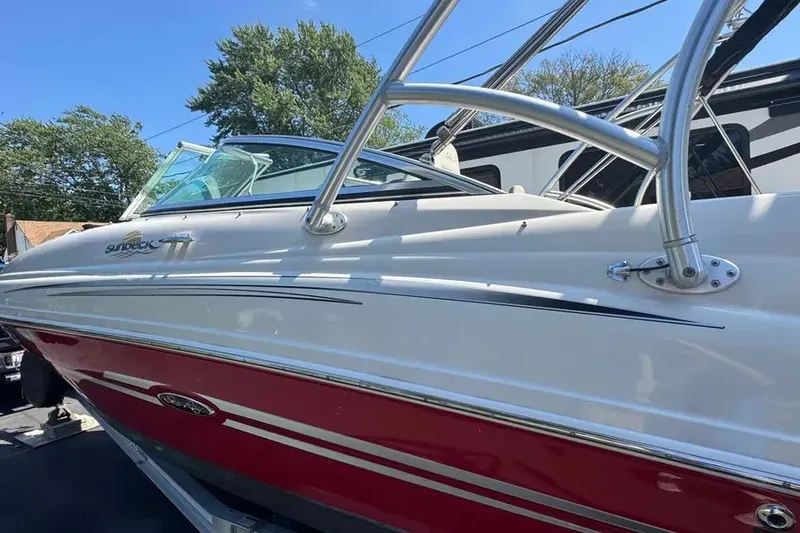 Slide: The Image of 2007 Sea Ray 220 Sundeck 3 - 3