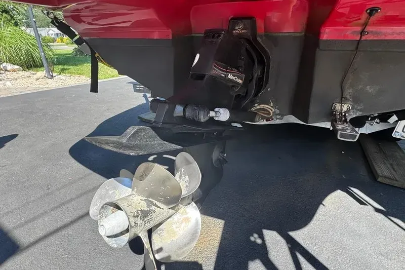 Slide: The Image of 2007 Sea Ray 220 Sundeck 5 - 5