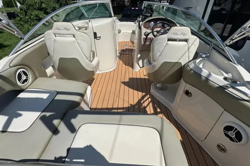 Slide: The Image of 2007 Sea Ray 220 Sundeck 7 - 7
