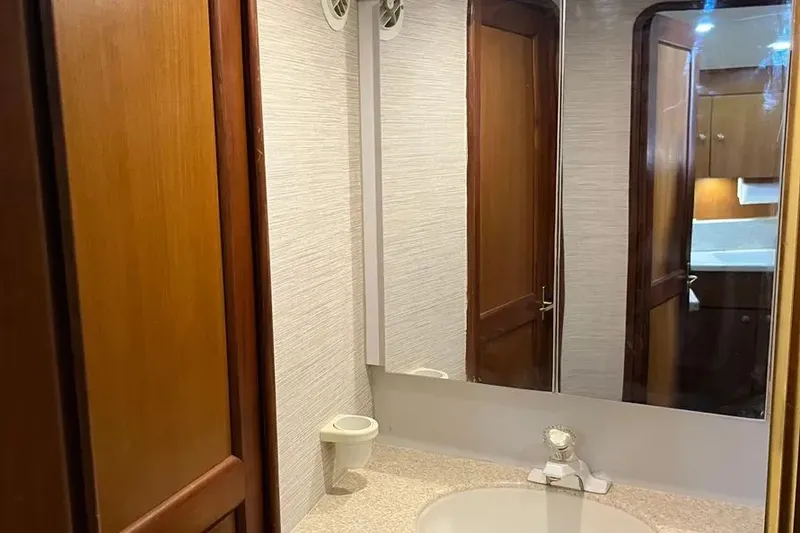 Slide: The Image of 1998 Ocean Yachts 48 Express 6 - 6