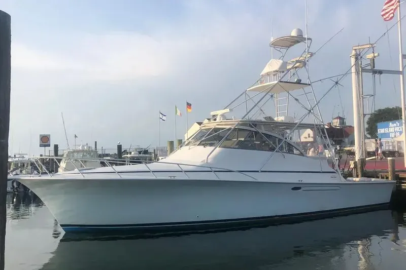 Slide: The Image of 1998 Ocean Yachts 48 Express 9 - 9