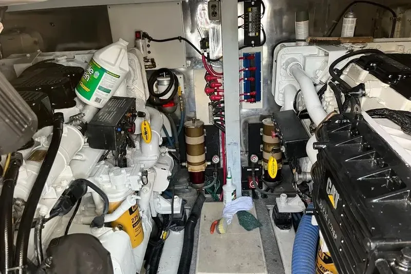 Slide: The Image of 1998 Ocean Yachts 48 Express 7 - 7