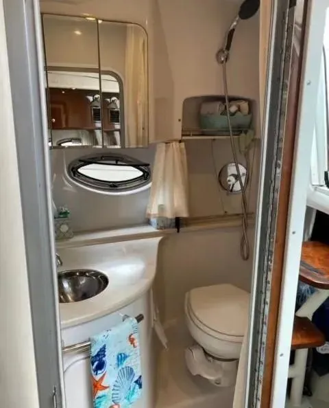 Slide: The Image of 2014 Four Winns 355V 37 - 37