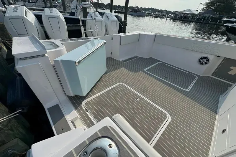 Slide: The Image of 2025 Twin Vee 400 GFX 10 - 10