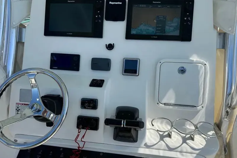 Slide: The Image of 2015 Century 3200 Center Console 12 - 12