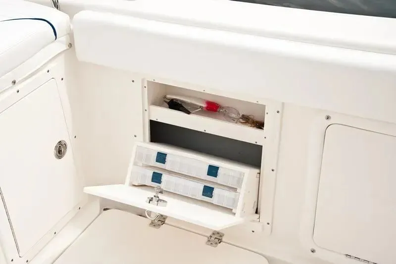 Slide: The Image of 2015 Century 3200 Center Console 28 - 28