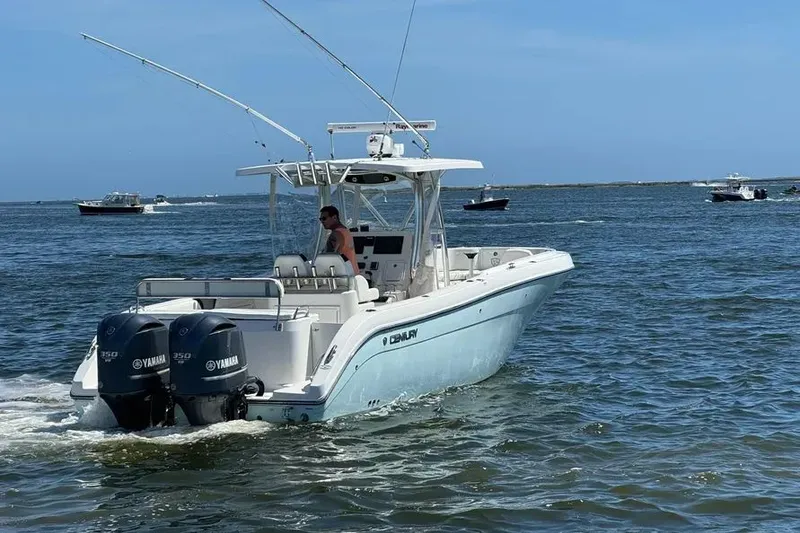 Slide: The Image of 2015 Century 3200 Center Console 6 - 6