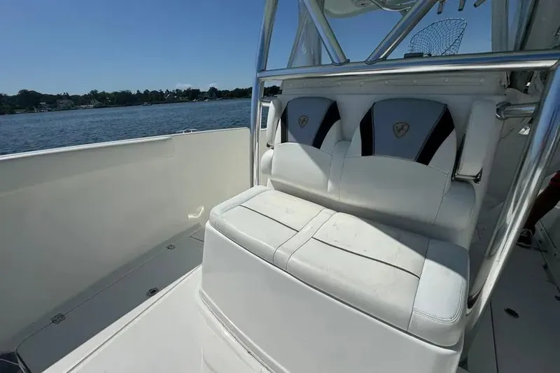 Slide: The Image of 2015 Century 3200 Center Console 9 - 9
