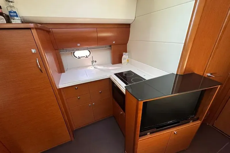 Slide: The Image of 2012 Prestige 440 S 19 - 19