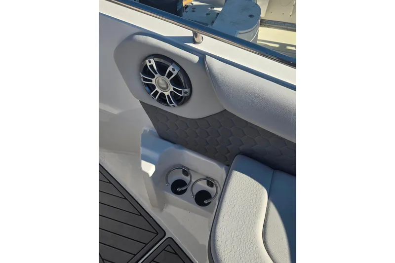 Slide: The Image of 2024 Sea Ray SDX 250 Outboard interior with speaker and cup holders. - 42
