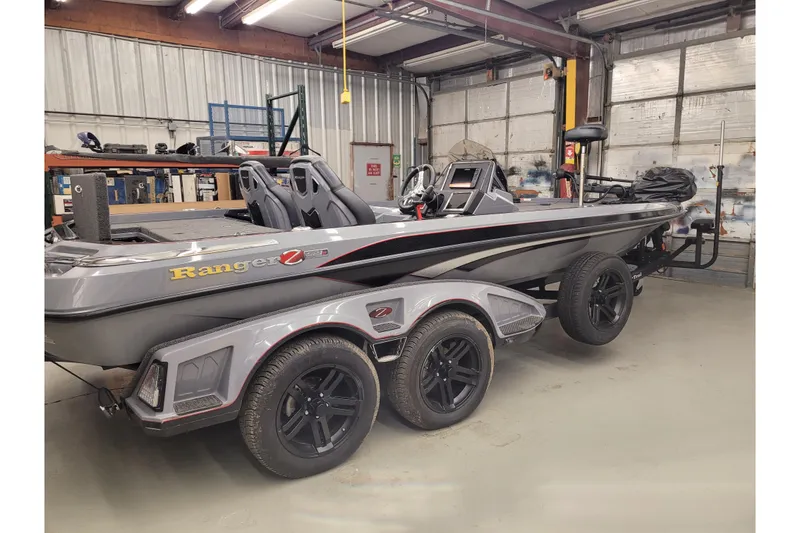 Slide: The Image of 2023 Ranger Z521R boat in a garage, featuring sleek design and dual seats. - 3