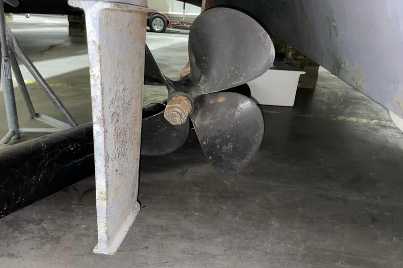 Slide: The Image of Propeller and rudder of a 2001 Sea Ray Sundancer 460 yacht in a maintenance area. - 9