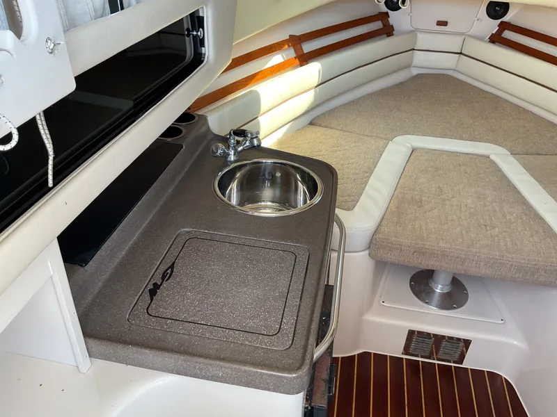 Slide: The Image of Grady-White Marlin 300 2006 - 15