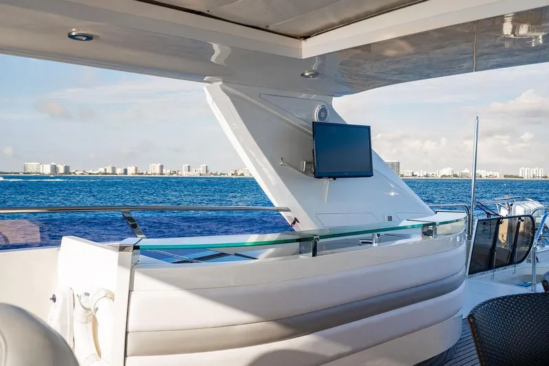 Slide: The Image of Luxurious 2010 Princess 95 Motor Yacht with ocean view and outdoor TV. - 126