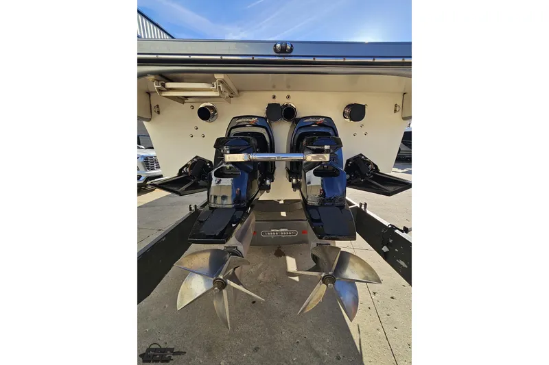 Slide: The Image of Rear view of 2007 Hustler 41 Razor boat with dual propellers. - 29
