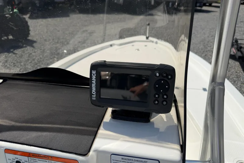 Slide: The Image of Lowrance device on 2018 Mako 19 CPX boat dashboard, sunny day. - 26