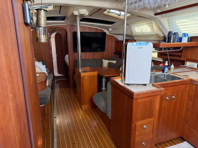 Slide: The Image of Hunter 410 1998 - 10