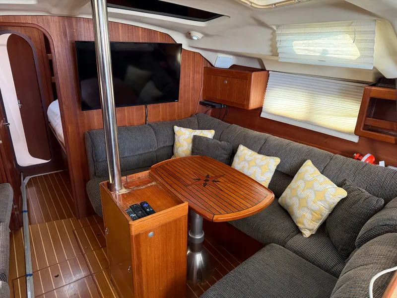 Slide: The Image of Hunter 410 1998 - 11