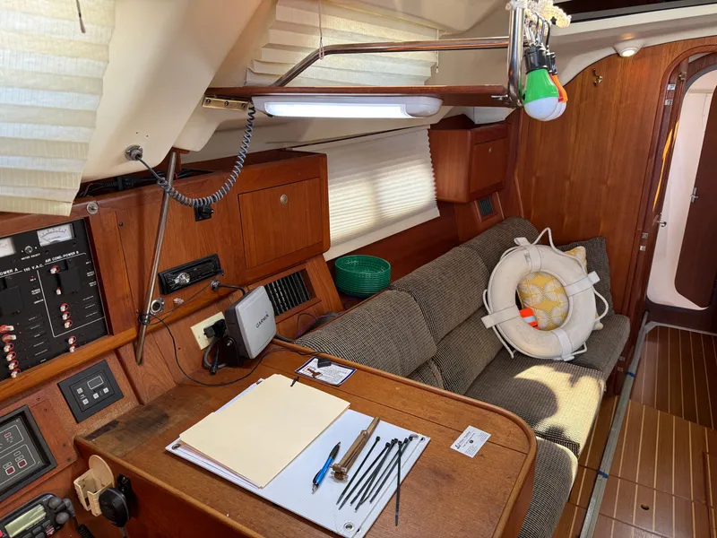 Slide: The Image of Hunter 410 1998 - 12