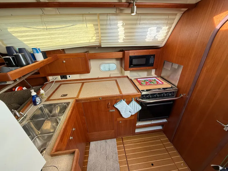 Slide: The Image of Hunter 410 1998 - 19