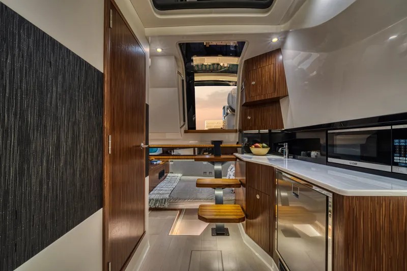 Slide: The Image of Sea Ray Sundancer 370 2026 - 32